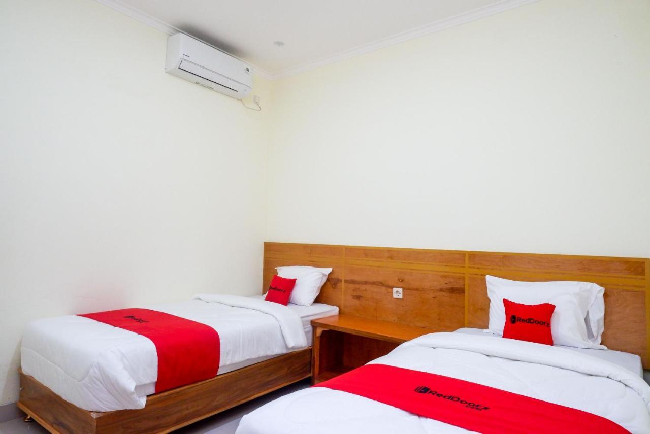 Reddoorz Near Rita Supermall Purwokerto 2 Екстериор снимка