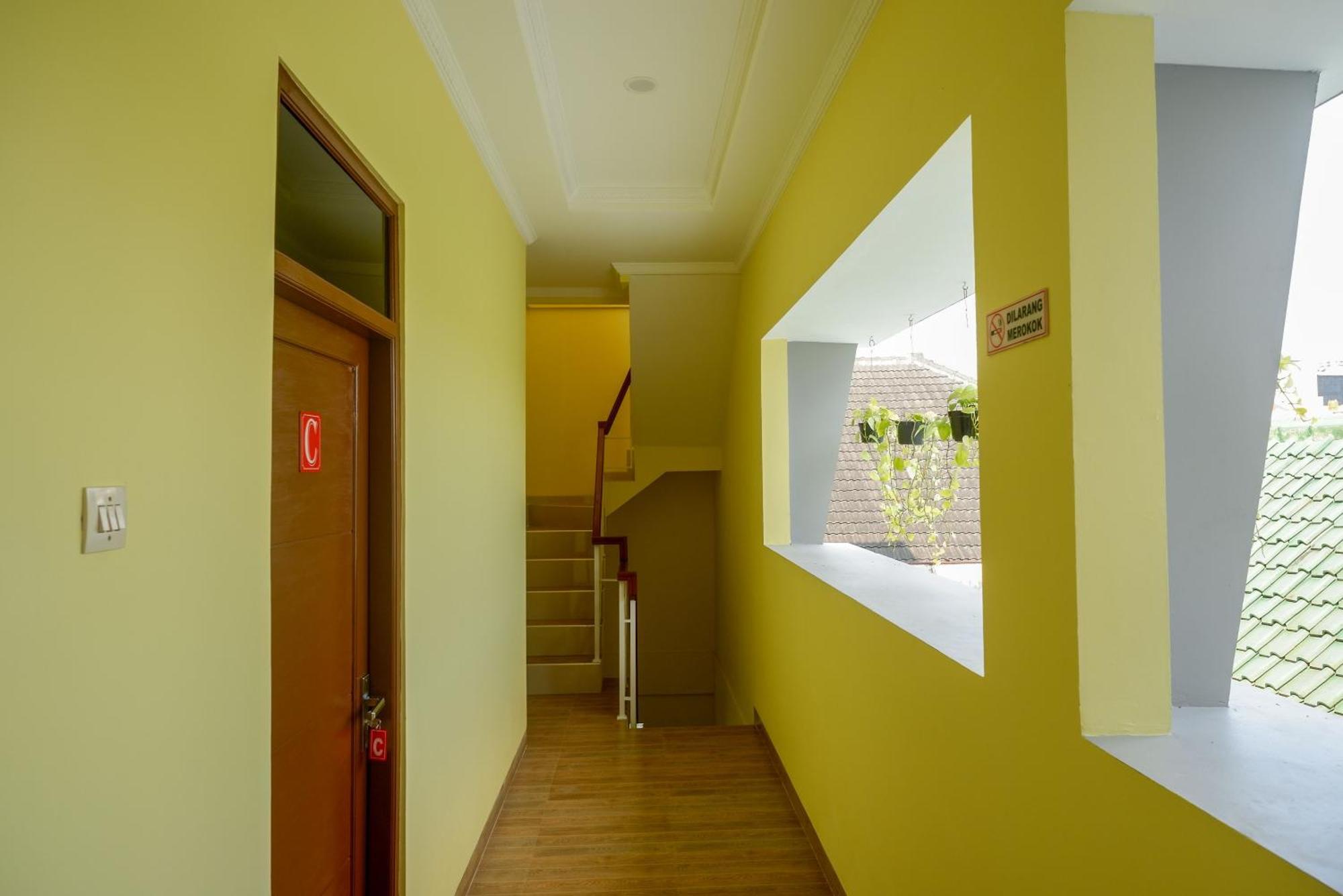 Reddoorz Near Rita Supermall Purwokerto 2 Екстериор снимка