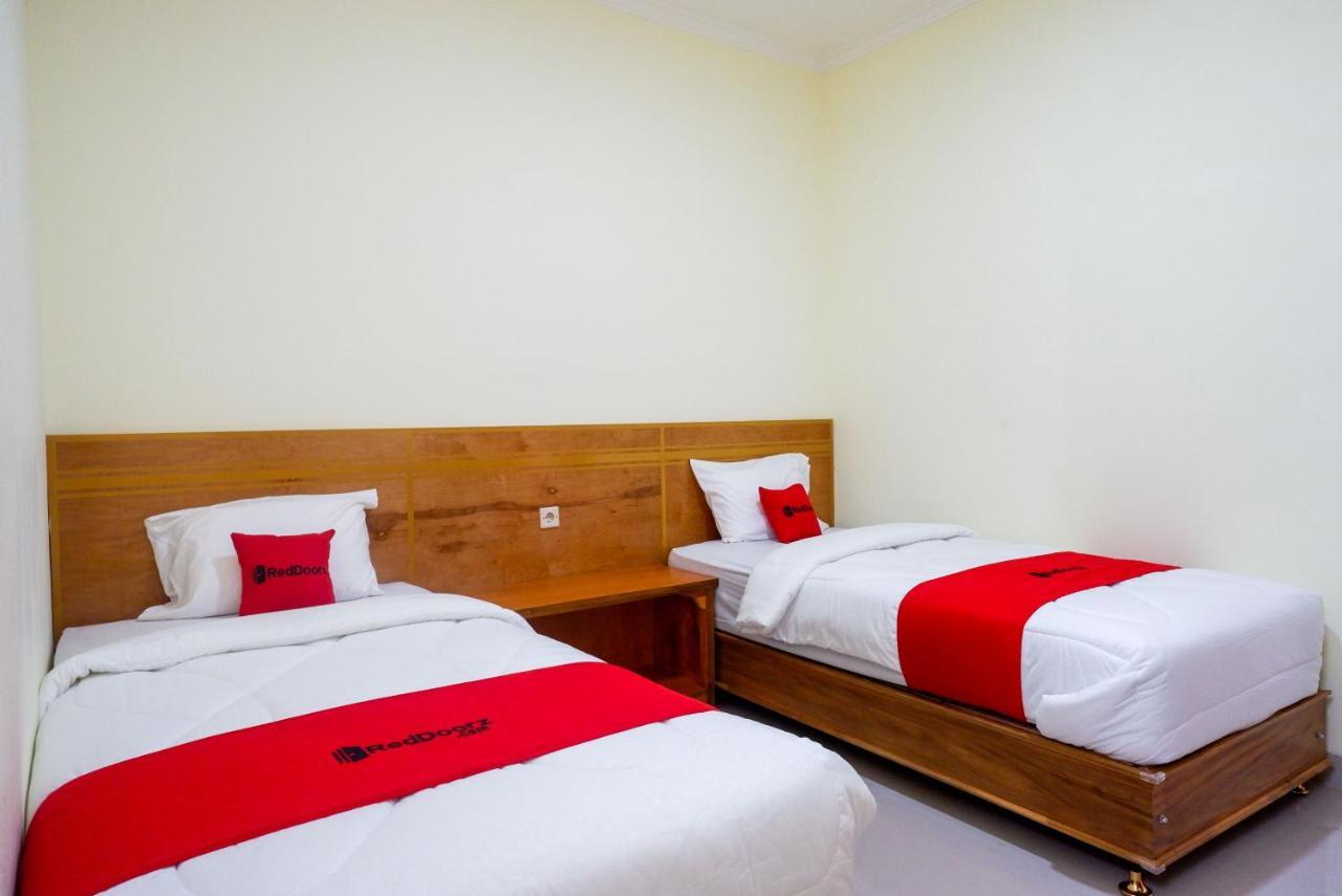 Reddoorz Near Rita Supermall Purwokerto 2 Екстериор снимка