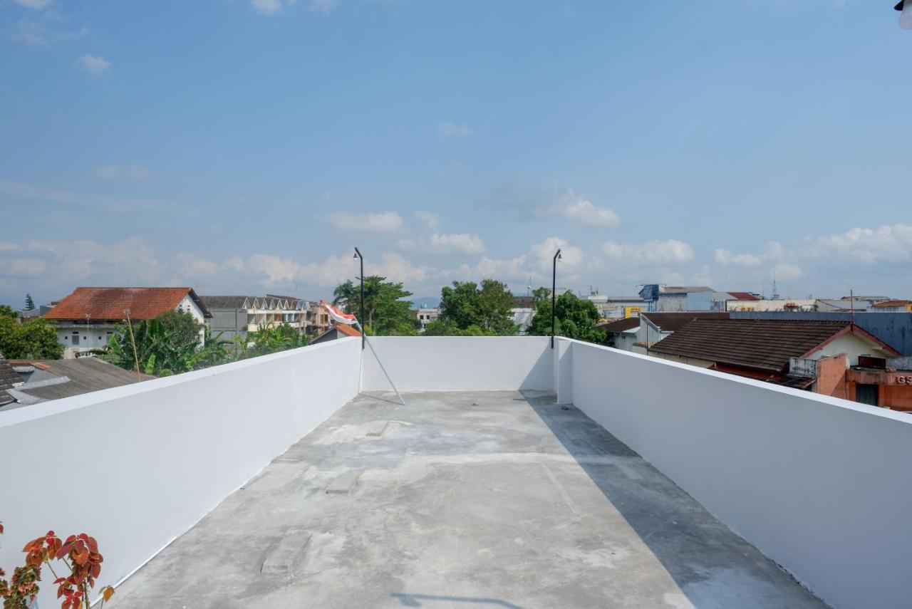 Reddoorz Near Rita Supermall Purwokerto 2 Екстериор снимка
