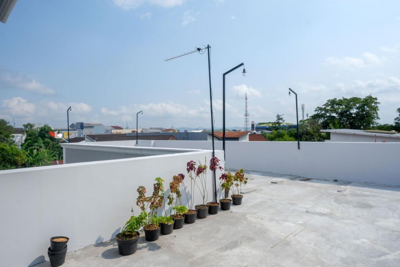 Reddoorz Near Rita Supermall Purwokerto 2 Екстериор снимка