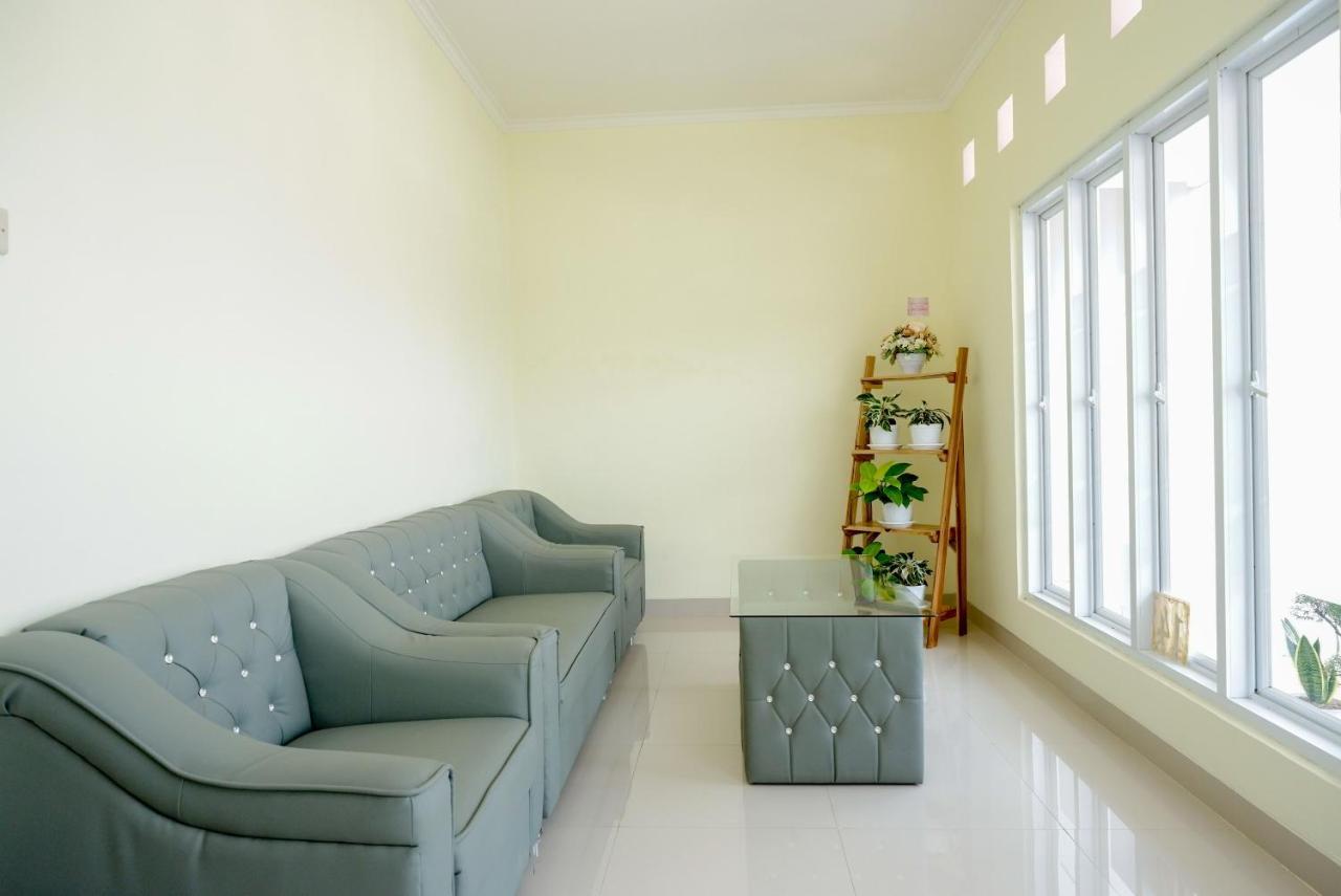 Reddoorz Near Rita Supermall Purwokerto 2 Екстериор снимка