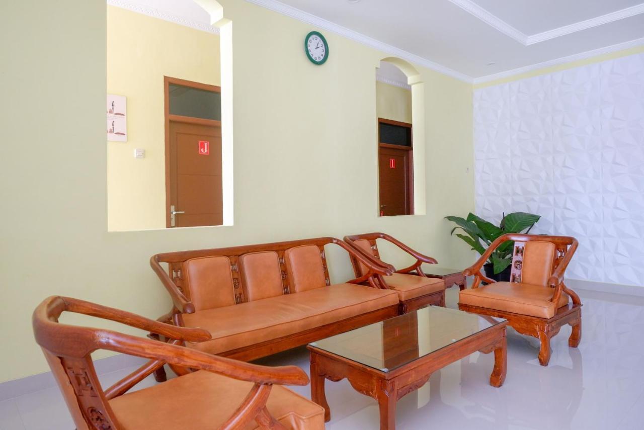 Reddoorz Near Rita Supermall Purwokerto 2 Екстериор снимка