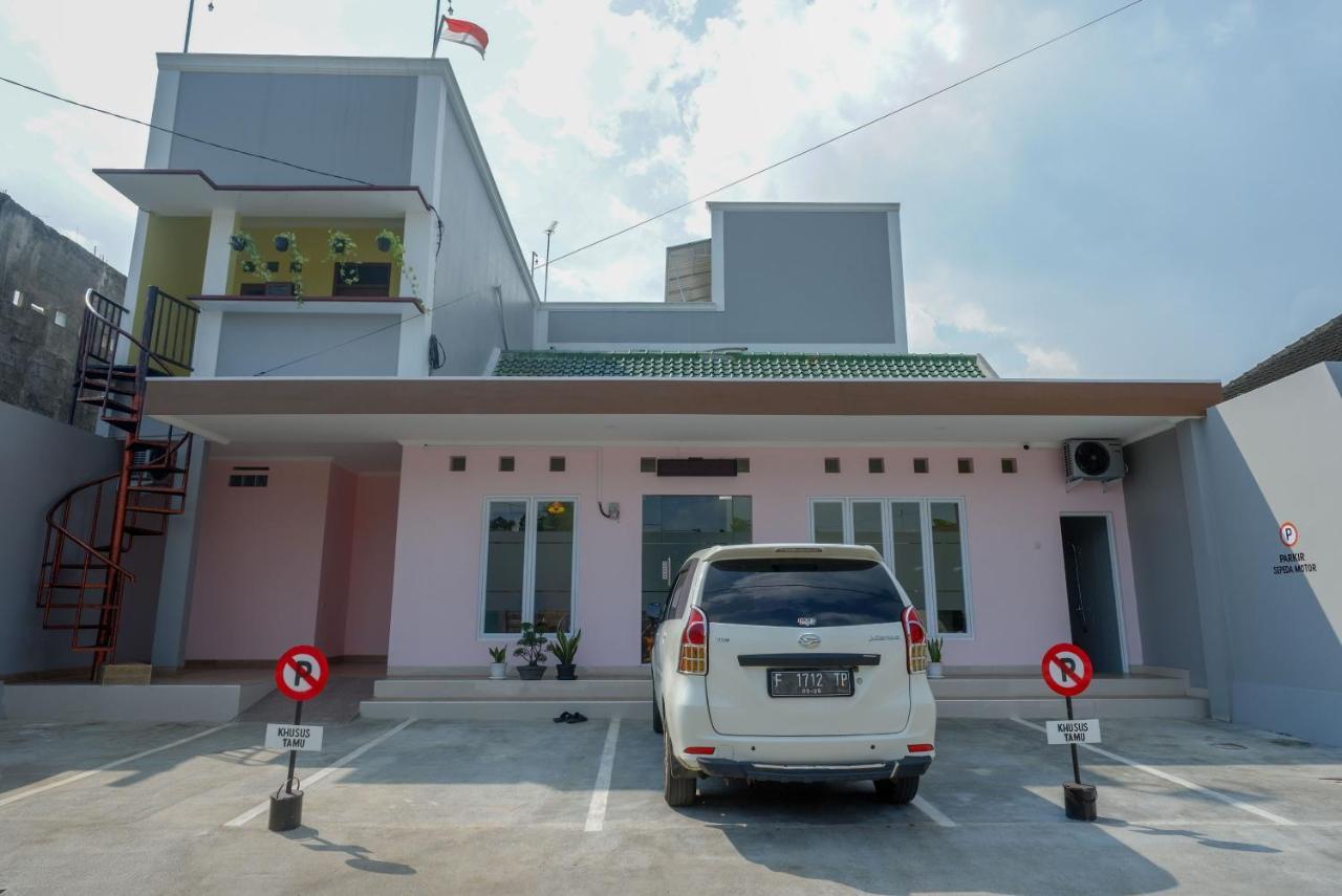 Reddoorz Near Rita Supermall Purwokerto 2 Екстериор снимка