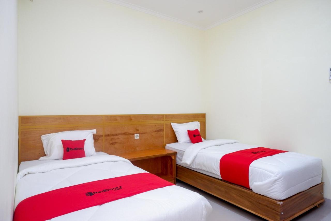 Reddoorz Near Rita Supermall Purwokerto 2 Екстериор снимка